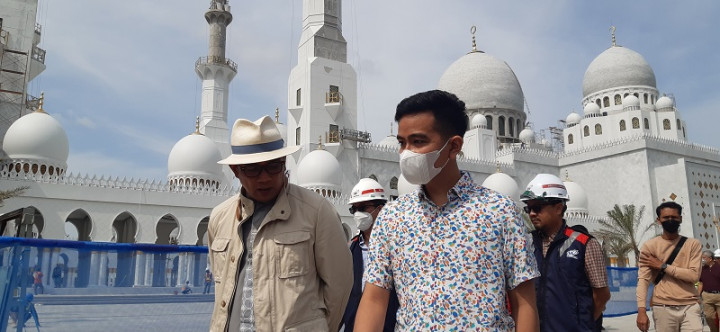 Ridwan Kamil Takjub Interior Masjid Sheikh Zayed Solo Bermotif Batik