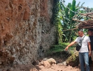 Tebing Longsor, Kakek Pemecah Batu di Jembar Tewas Tertimbun