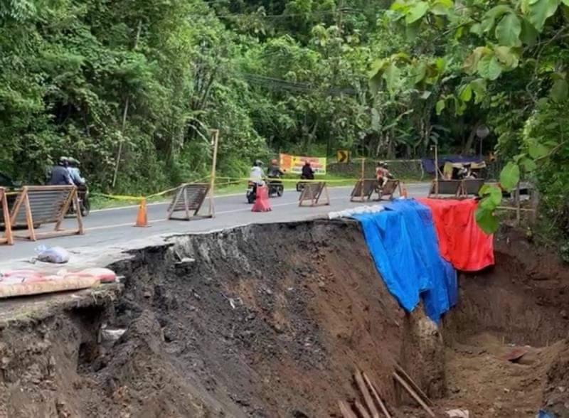 Jalur Utama Yogyakarta-Gunungkidul Longsor, Lalu Lintas Terhambat