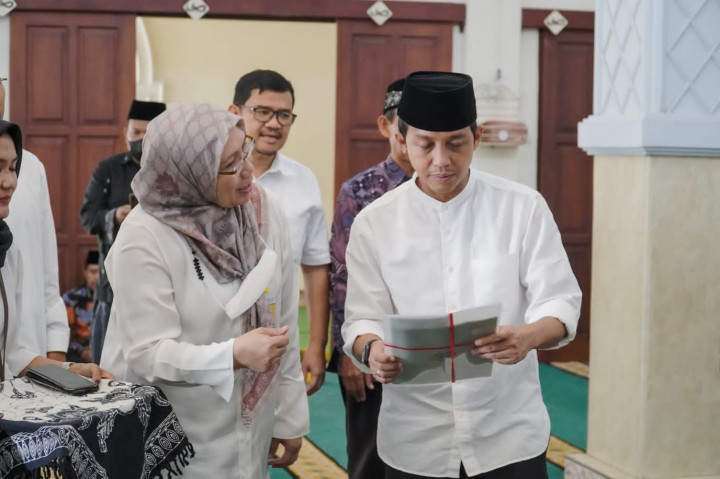 Wamen ATR/BPN Serahkan Sertifikat Wakaf NU dan Muhammadiyah Pekalongan