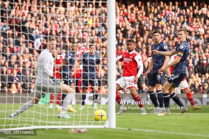 Arsenal Pesta Gol ke Gawang Forest