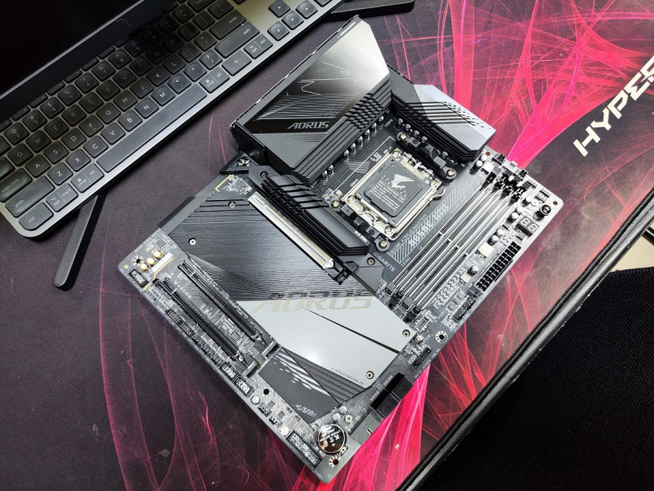 Performa Motherboard Gigabyte B650E Aorus Master Pakai AMD Ryzen 9 7900X