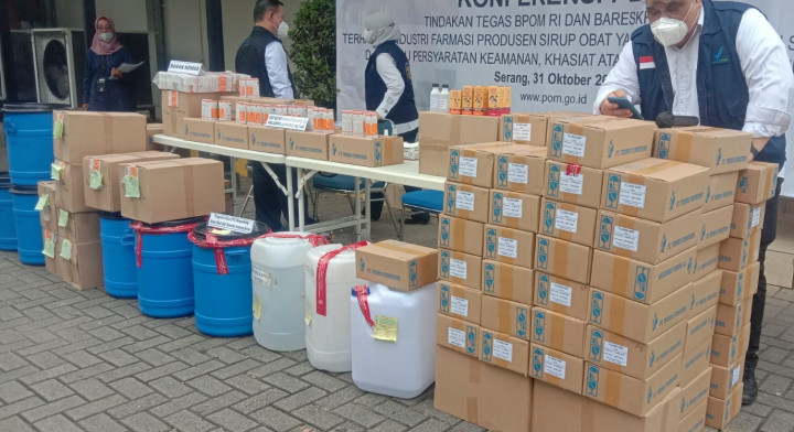 BPOM Gerebek Pabrik Produsen Obat Sirop Mengandung EG dan DEG di Serang