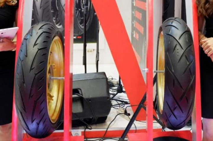 Sekarang Bisa Ganti Ban Motor Pakai Ponsel, Ini Caranya
