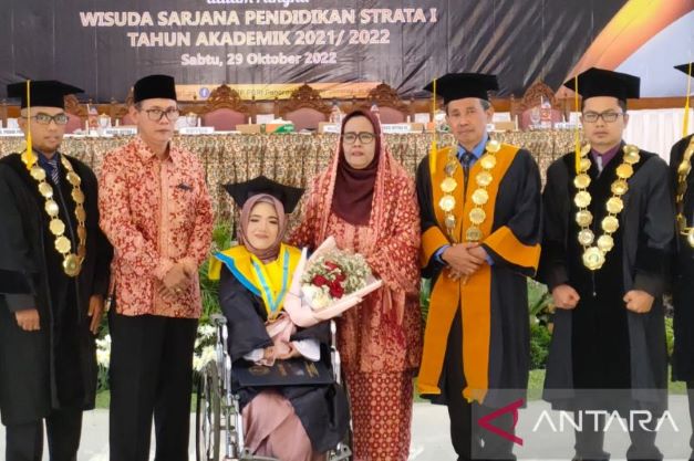 Pesan Puitis Rektor STKIP PGRI Ponorogo untuk Guru dan Calon Guru