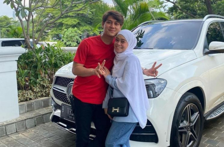 Alasan Lesti Kejora dan Rizky Billar Bubarkan Leslar Entertainment