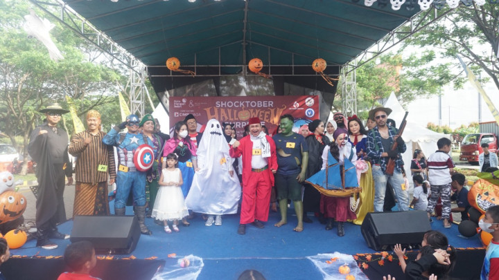 Pesta Kostum hingga Melukis Labu Halloween Libatkan Beragam Komunitas