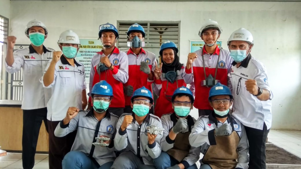 Mila Rosanti, sosok perempuan alumni SMK Industri Logam Situraja, Sumedang, yang begitu merasakan “kenyamanan” kala magang di PT Komatsu Indonesia (Foto:Dok.Kemendikbudristek)
