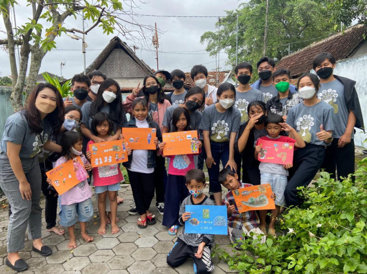 Wujudkan Gerakan Nasional Revolusi Mental, UKDW Gelar Aksi Nyata Edukasi Kebinekaan hingga Bersih Rumah Ibadah