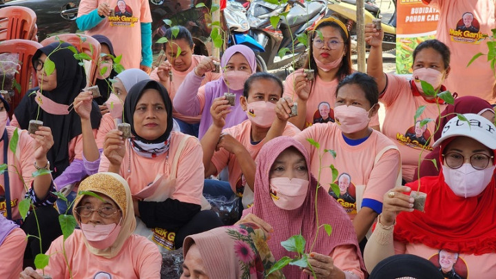 Ribuan Bibit Cabai Disebar ke Warga Cengkareng