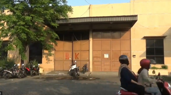 Densus 88 Geledah Gudang Kerja Terduga Teroris di Surabaya