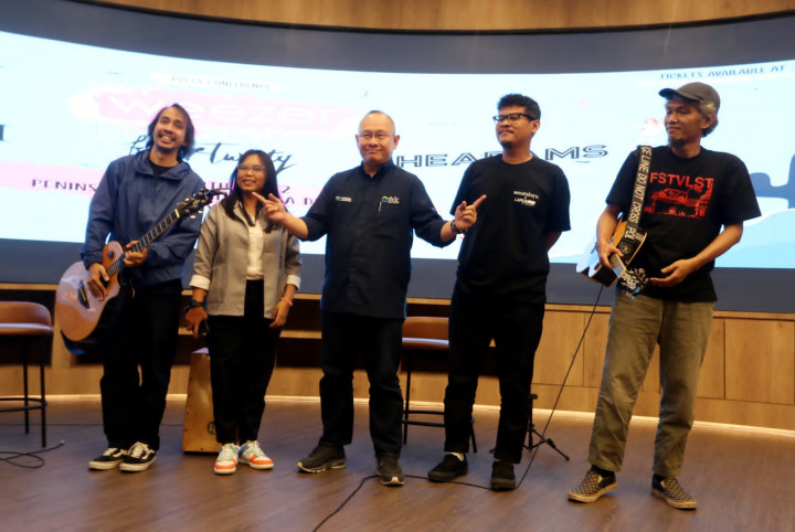 The Adams Tak Sabar Berbagi Panggung dengan Weezer di Bali