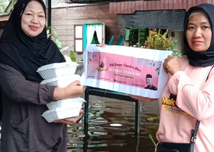 Bantu Warga Terdampak Banjir, Relawan Bangun Dapur Umum di Langkat
