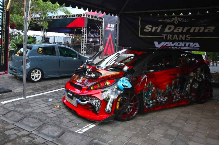 Mobil-Mobil Modifikasi ini Berkompetisi di Pantai Pandawa