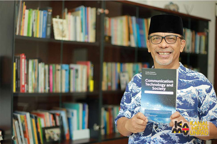 Kenalan dengan Deddy Mulyana, Guru Besar Unpad yang Hasilkan 53 Buku