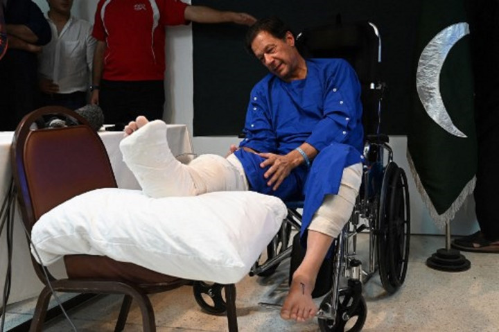 Pendukung Mantan PM Pakistan Kecam Percobaan Pembunuhan Imran Khan