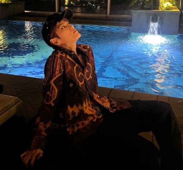 Taeyong NCT 127 Pamer Batik Pemberian Jerome Polin, Netizen: Yuk Kondangan