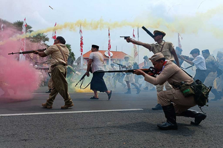 Serunya Pertempuran Mempertahankan Kemerdekaan dalam Parade Surabaya Juang