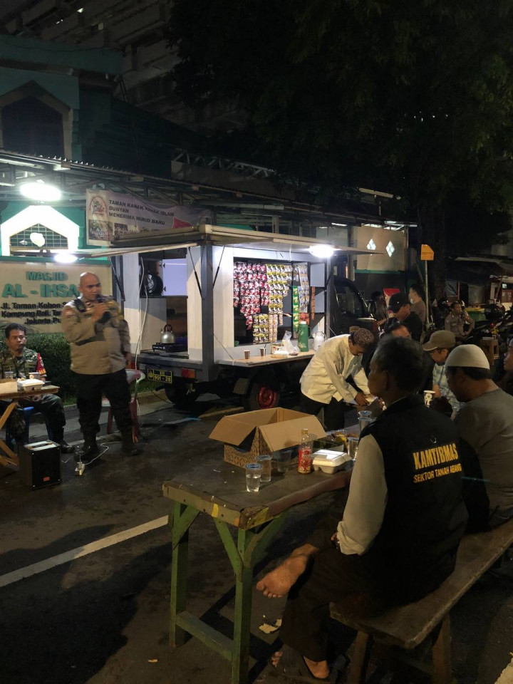 Polisi Ajak Warga Cegah Tawuran dengan Diskusi di Mobil Ngopi