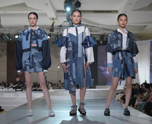 Usung Tema Eco-Consious, Esmod Jakarta Creative Show 2022 Hadirkan Gaun dari Kain Perca Denim
