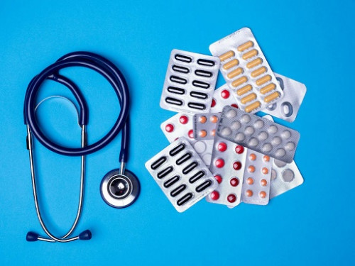 Di 2022, Kementerian Kesehatan menganggarkan belanja alat kesehatan dan obat-obatan sekitar Rp38 triliun. (Foto: Ilustrasi. Dok. Freepik.com)