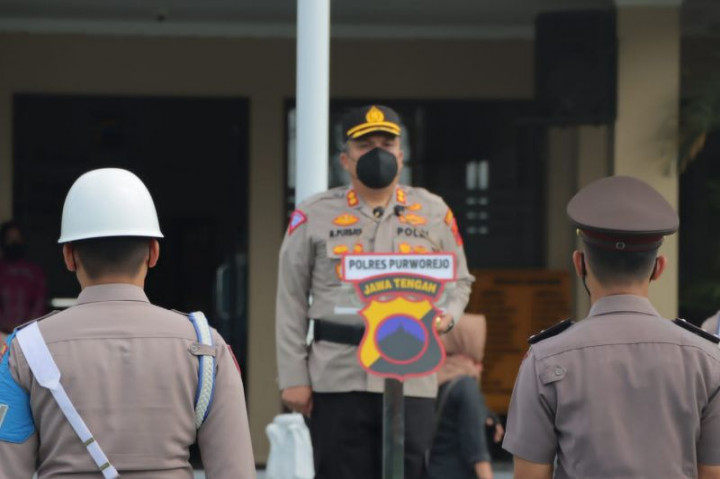 Polisi yang Digerebek Selingkuh dengan Istri Anggota TNI di Purworejo Resmi Dipecat