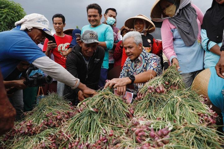 Ganjar Buat Posko Pelayanan Pupuk Subsidi