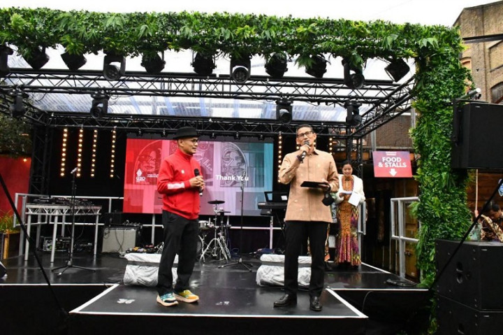 2.000 Orang Antusias Antre di Tengah Hujan Meriahkan Experience Indonesia di London