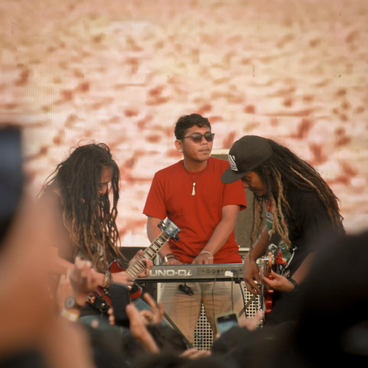 Aksi Gitaris Band Reggae Minta Anggota Ormas Turun dari Panggung Dipuji Netizen