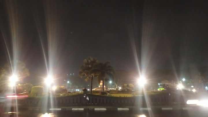 Cuaca Hujan, Warga Kota Malang Urung Saksikan Gerhana Bulan