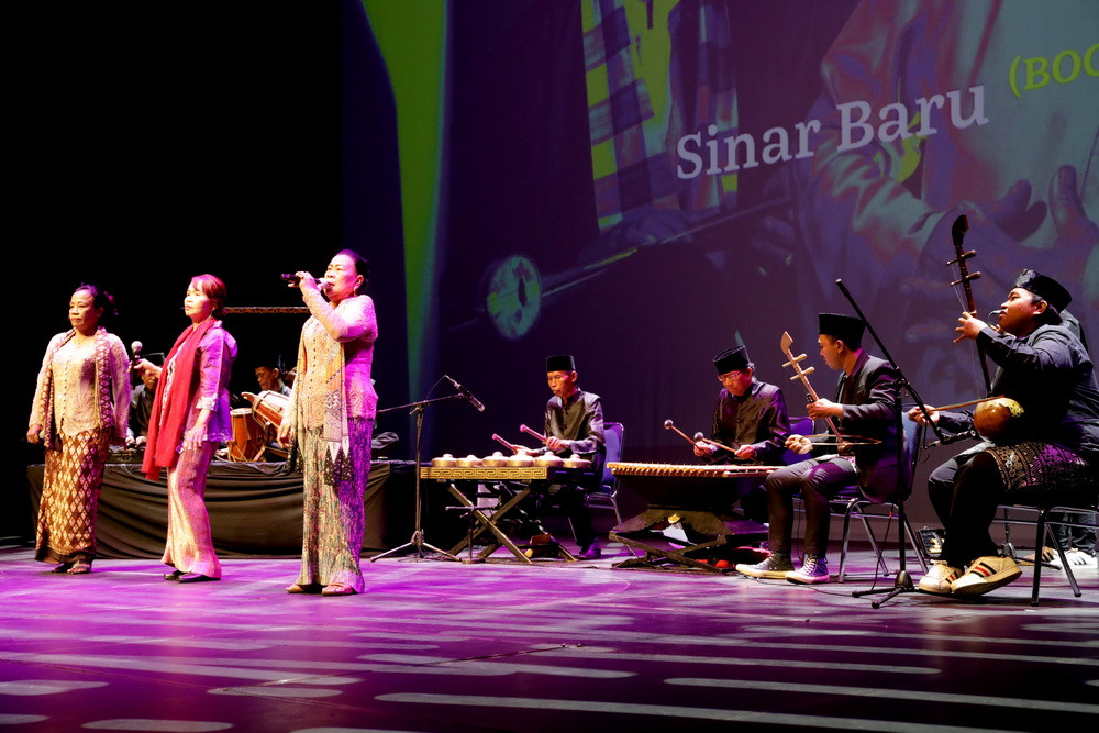 Penampilan Sinar Baru di International Ethnic Music Festival (Foto: Eva Tobing)