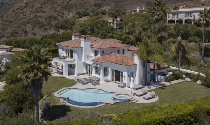 Miley Cyrus Beli Rumah Baru Seharga Rp123 Miliar, Begini Bentuknya