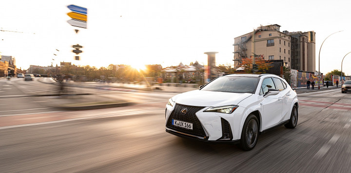Lexus UX300e Dapat Baterai Baru, Jakarta - Semarang Gak Butuh Cas