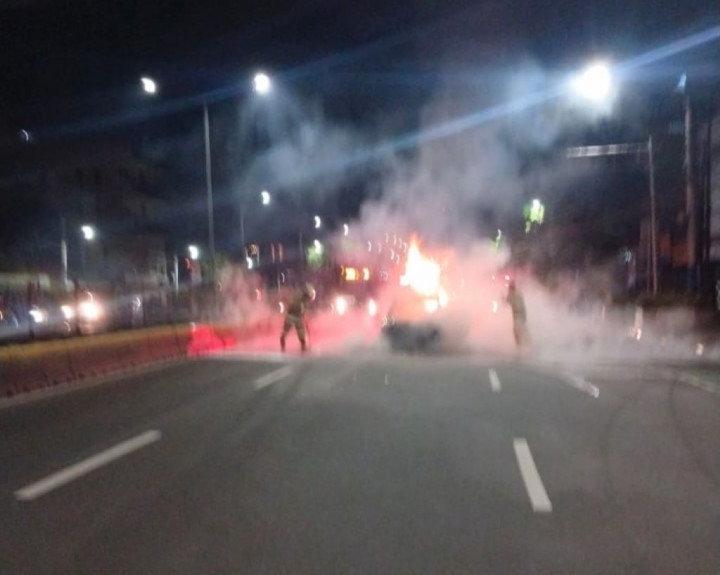 Mobil Pengangkut BBM Terbakar di Johar Baru, Sopir Kabur