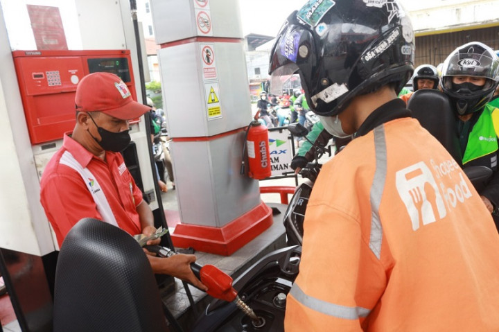 Relawan di Banyumas Bantu Ojol Lewat Subsidi BBM