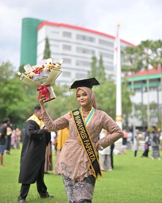 Jurus Cyndy Kuliah di Unej Tanpa Rogoh Kocek Sendiri Hingga Lulus