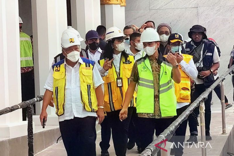 Gibran Cek Lagi Masjid Syeikh Al Zayed, Finalisasi Jelang Peresmian