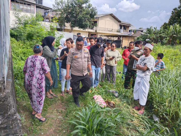 Tersangkut di Saluran Air, Jasad Bayi Membusuk Gegerkan Warga