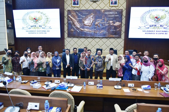 Sebanyak lima anggota Komisi II DPR dukung penuh tenaga honorer kependidikan. DOK DPR