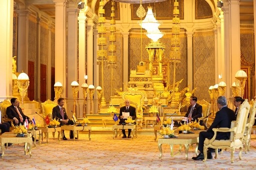 Audiensi para pemimpin ASEAN dengan Raja Kamboja Norodom Sihamoni. Foto: AFP