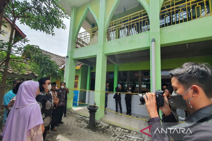 GKR Hemas  Minta Siswa Korban Sekolah Ambruk di Gunungkidul Diberikan Trauma Healing