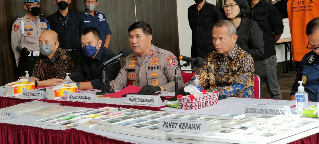?Polisi bongkar pabrik sabu dalam keramik jaringan Jerman-Indonesia. Medcom.id/Siti Yona