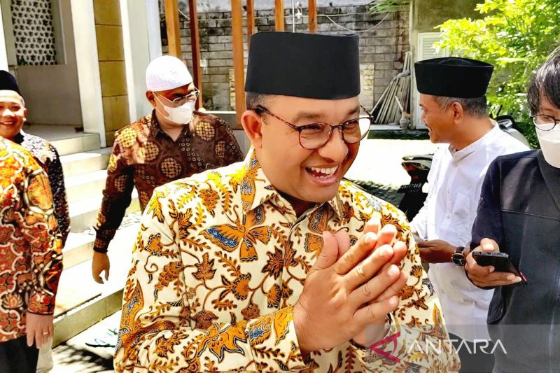 Mantan gubernur DKI Jakarta Anies Bawedan di Surakarta, Jawa Tengah, Jumat (28/10/2022). (ANTARA/Aris Wasita)