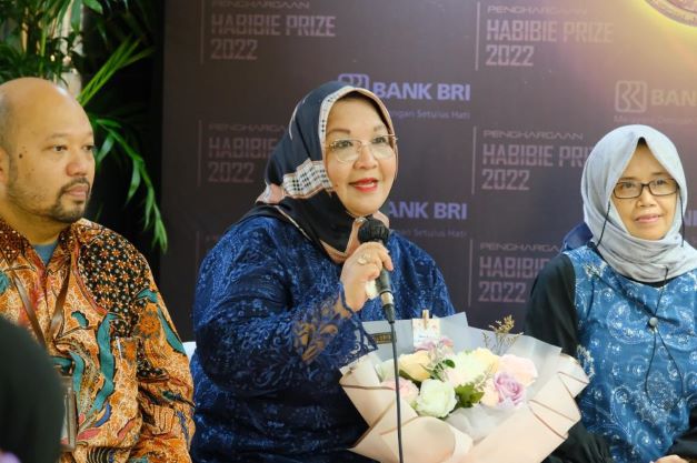 Guru Besar UI Riri Fitri Sari Raih Habibie Prize 2022, Ini Profilnya