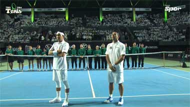 Raffi Ahmad Kalahkan Desta dalam Tiba-tiba Tenis