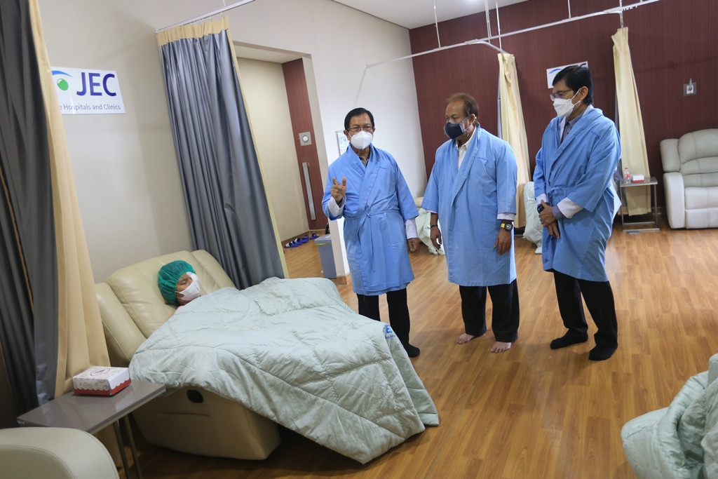 Salah satu pasien dalam Bakti Sosial Mata Juling (Foto: Dok. JEC