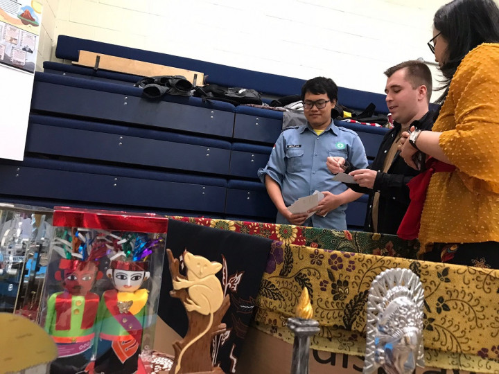 Mahasiswa Indonesia Pamerkan Batik dan Kerajinan RI di Nottingham Inggris