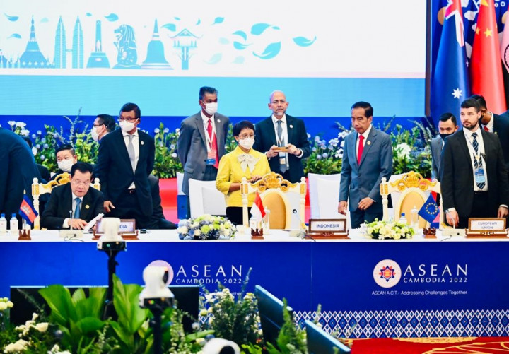 Jokowi: Negara Asia Timur Harus Perkokoh Fondasi Perdamaian di Indo-Pasifik
