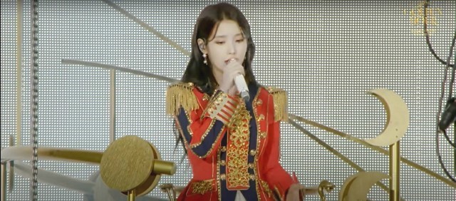 IU sempat mengalami ketidaknyamanan saat ia sedang bernyanyi di atas panggung. Ini penjelasan dari ahli. (Foto: Dok. YouTube IU Official)
