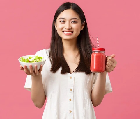 Salah satu cara kita dapat fokus pada sistem kekebalan yang lebih baik adalah mengonsumsi makanan sehat. (Foto: Ilustrasi. Dok. Freepik.com)